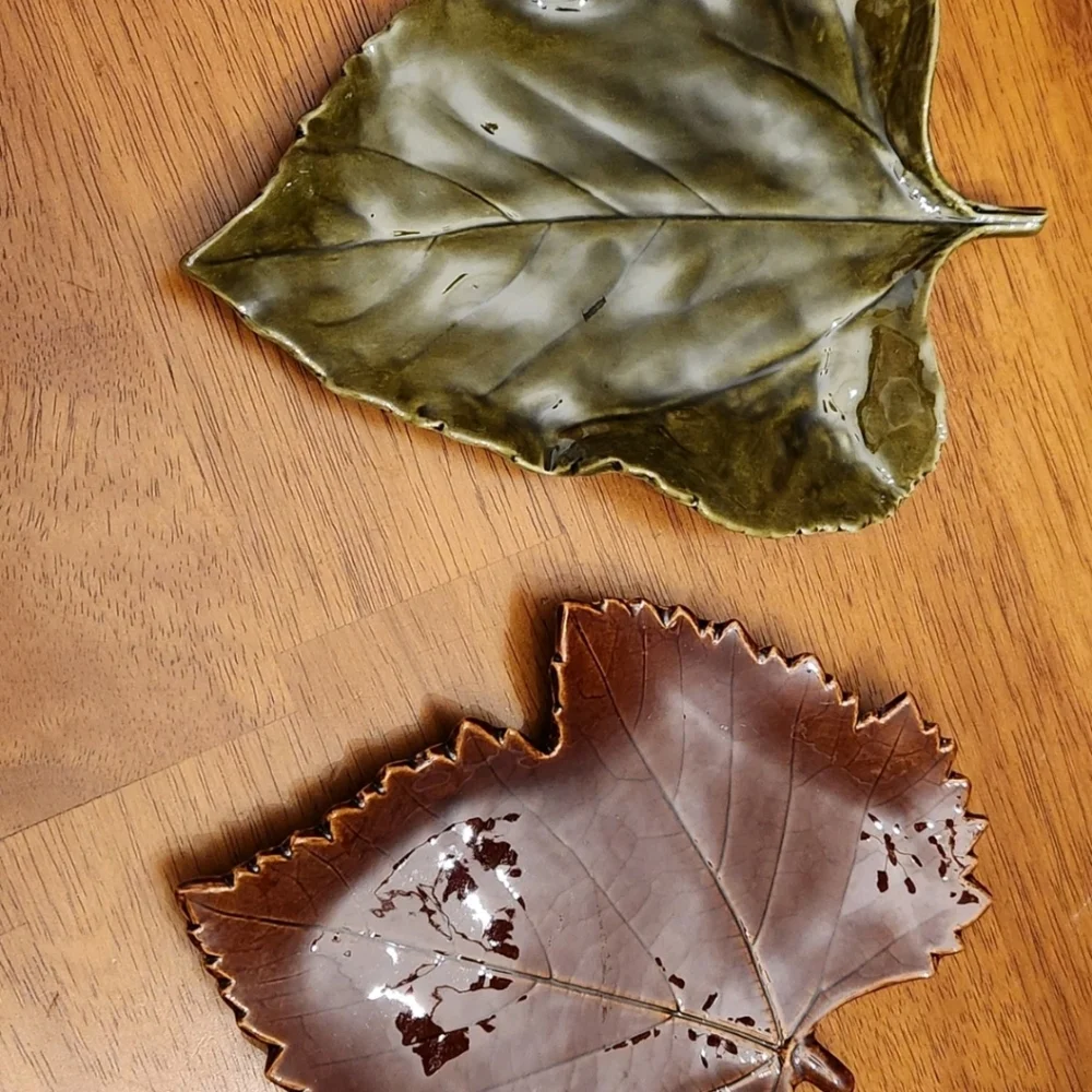 Crate And Barrel Set Of 5 Leaf Shaped Appetizer Plates 6”